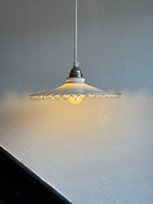 618 - Vintage opaline melkglazen 'kartel' hanglamp