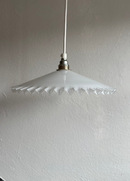 816 - Vintage wit opaline melkglazen 'kartel' hanglamp