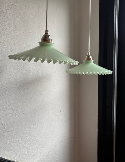 836/923 - Set van 2 - Vintage groene opaline melkglazen 'kartel' hanglampen