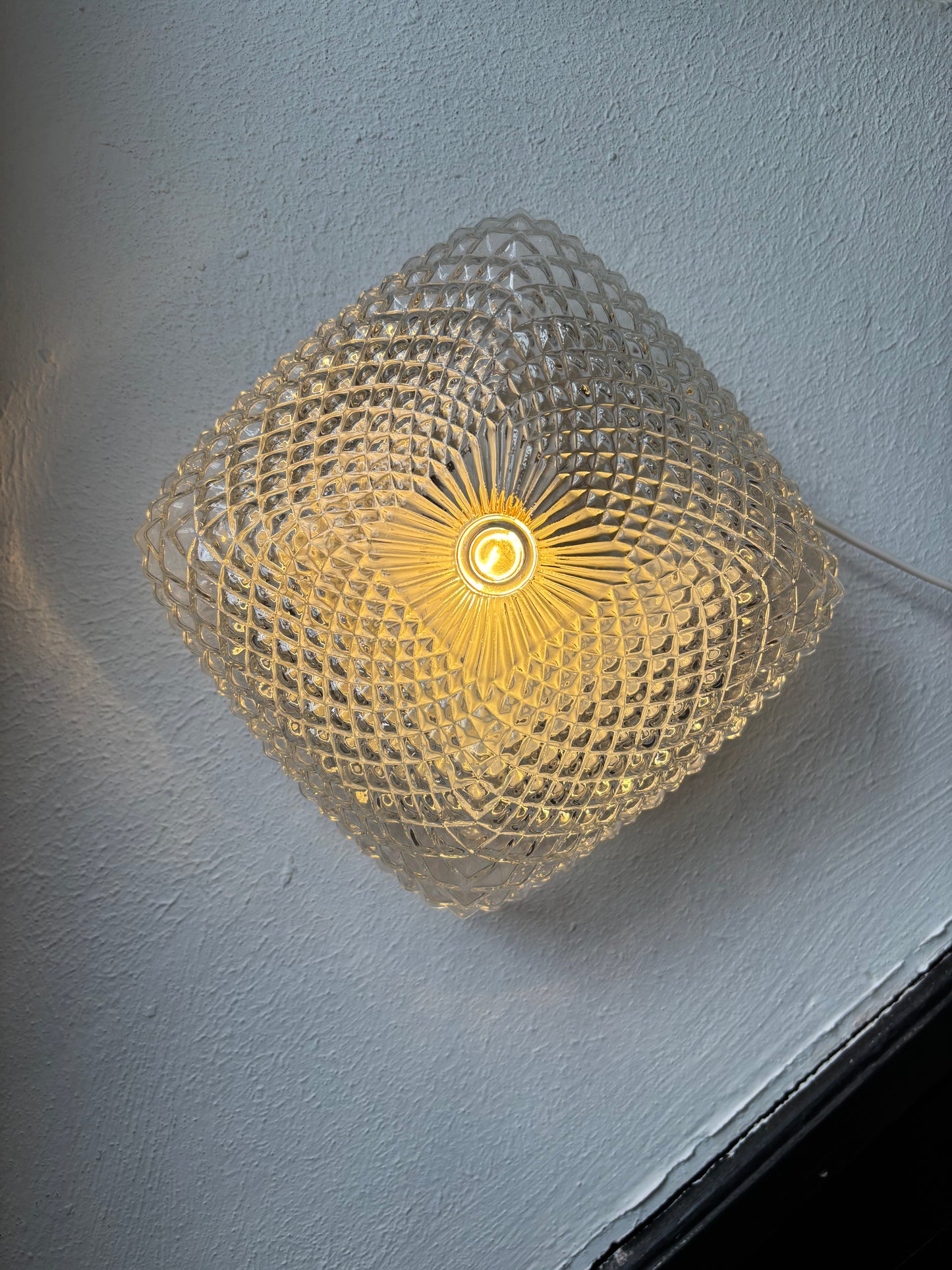914 - Vintage plafond glazen plafoniere kussen diamant vierkant