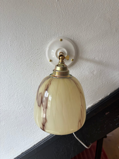 909 - Set van 2 - Vintage gele marmer Franse glazen wandlampen
