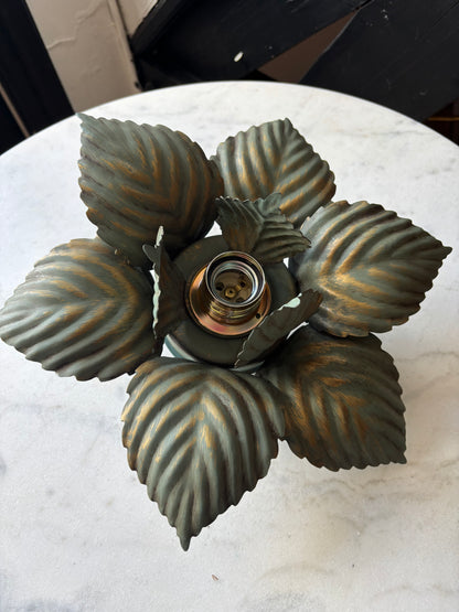 872 - Vintage groen plafonniere masca italy bloem metalen lamp bladeren