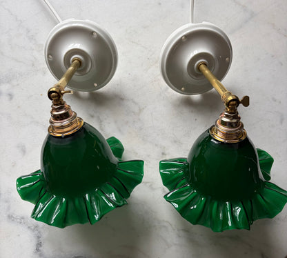 1044 - Set van 2 - Vintage groen bloem tulp Franse glazen wandlampen