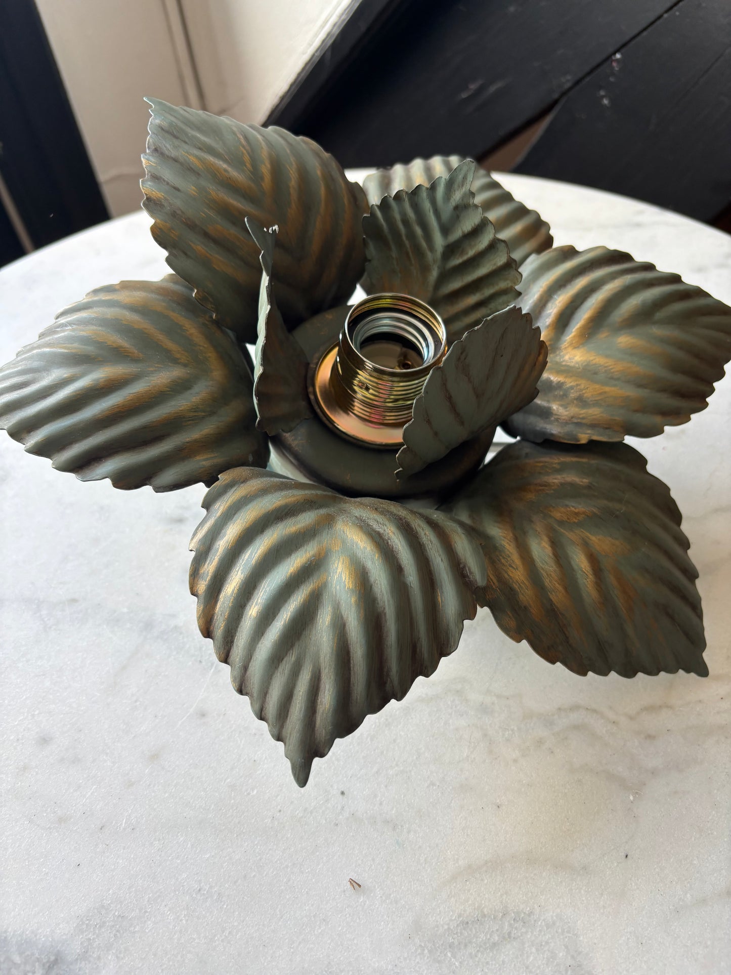 872 - Vintage groen plafonniere masca italy bloem metalen lamp bladeren