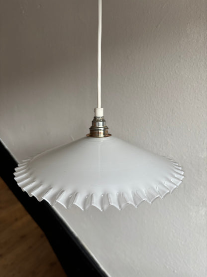 816 - Vintage wit opaline melkglazen 'kartel' hanglamp