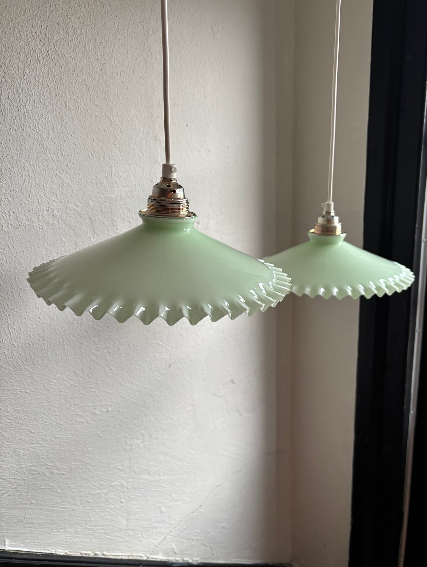 836/923 - Set van 2 - Vintage groene opaline melkglazen 'kartel' hanglampen