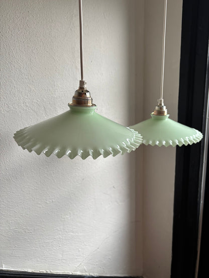 836/923 - Set van 2 - Vintage groene opaline melkglazen 'kartel' hanglampen