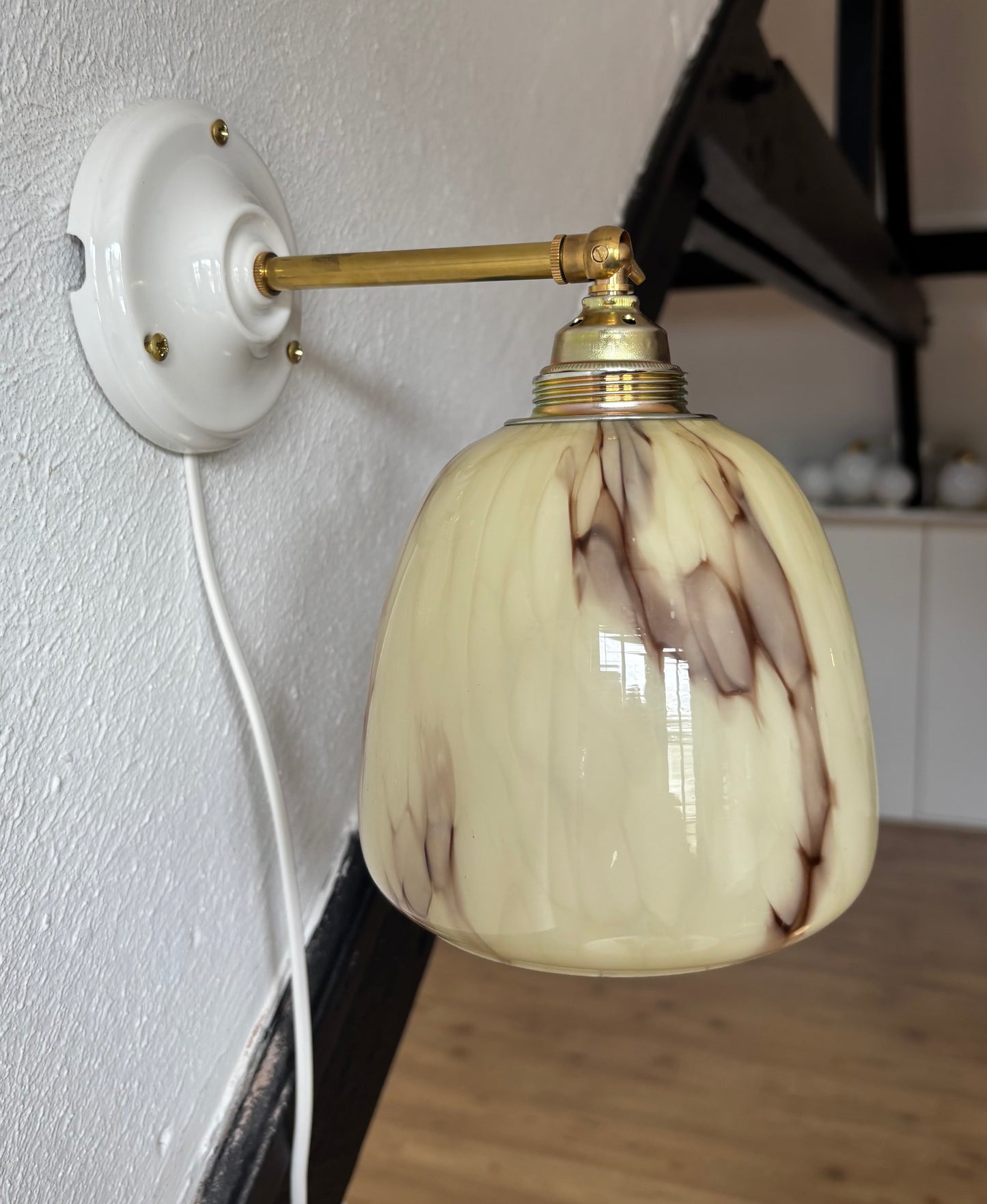 909 - Set van 2 - Vintage gele marmer Franse glazen wandlampen