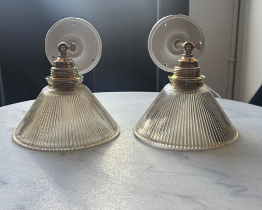 949/1 - Set van 2 - Vintage holophane glazen Franse 'driehoek' wandlampen