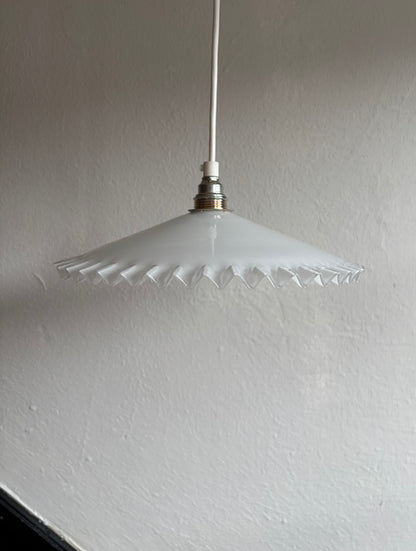 816 - Vintage wit opaline melkglazen 'kartel' hanglamp