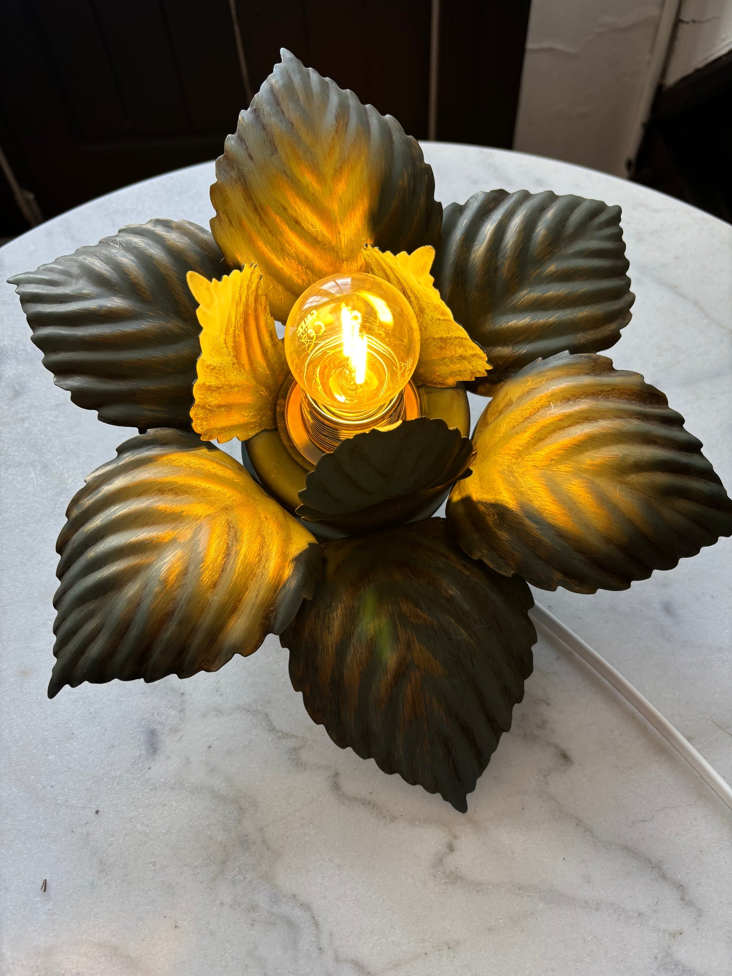 872 - Vintage groen plafonniere masca italy bloem metalen lamp bladeren