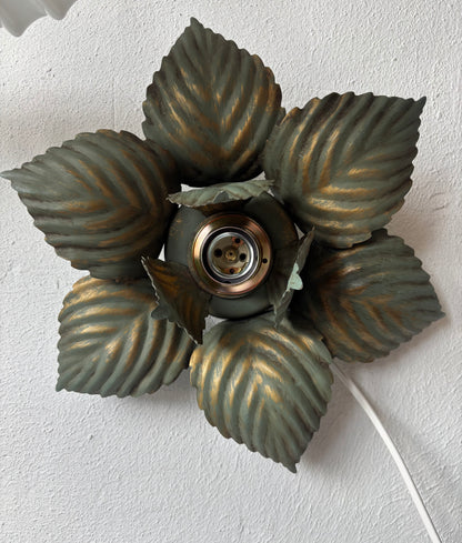 872 - Vintage groen plafonniere masca italy bloem metalen lamp bladeren