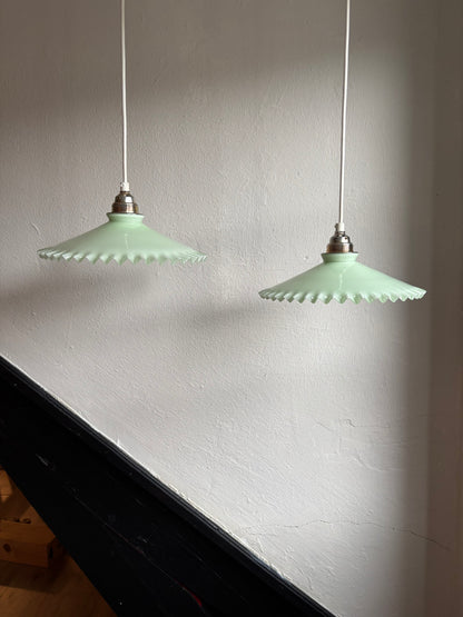 836/923 - Set van 2 - Vintage groene opaline melkglazen 'kartel' hanglampen