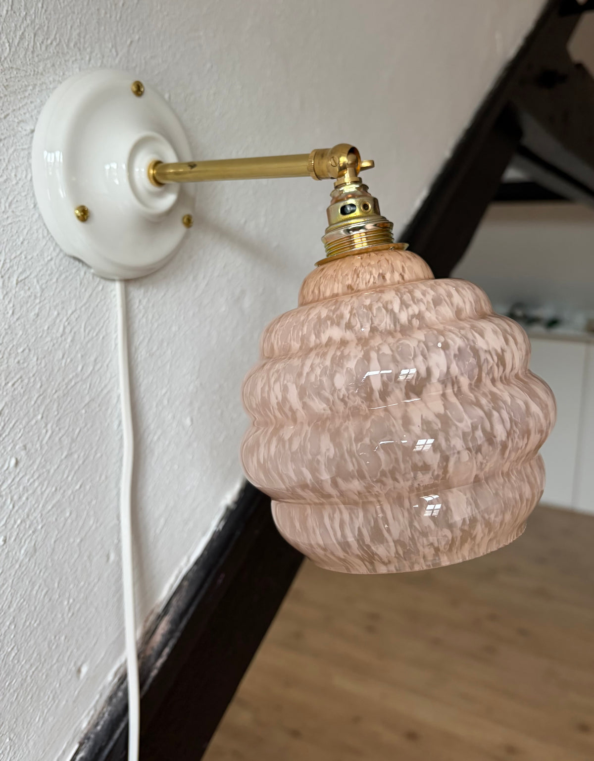 1046 - Set van 2 - Vintage roze Clichy  Franse glazen wandlampen