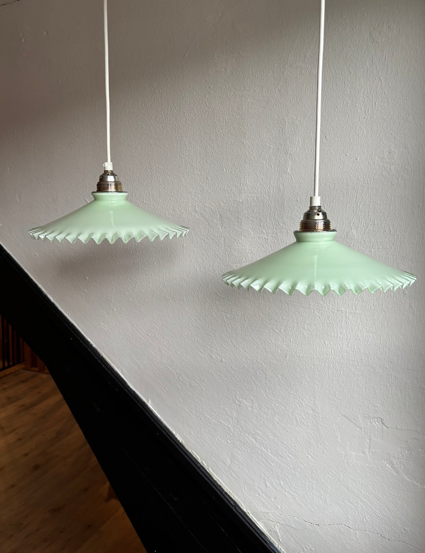 836/923 - Set van 2 - Vintage groene opaline melkglazen 'kartel' hanglampen