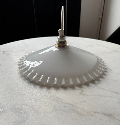 816 - Vintage wit opaline melkglazen 'kartel' hanglamp
