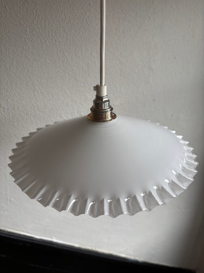 816 - Vintage wit opaline melkglazen 'kartel' hanglamp