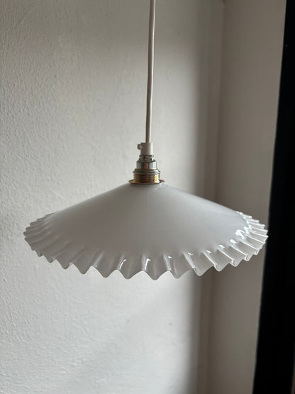 816 - Vintage wit opaline melkglazen 'kartel' hanglamp