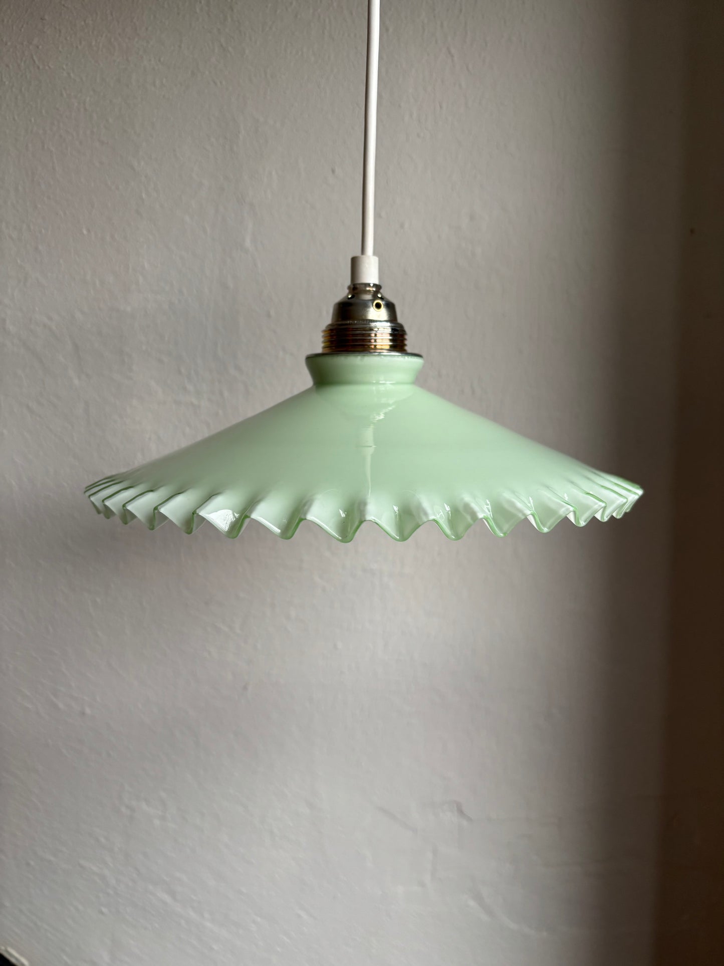 836/923 - Set van 2 - Vintage groene opaline melkglazen 'kartel' hanglampen