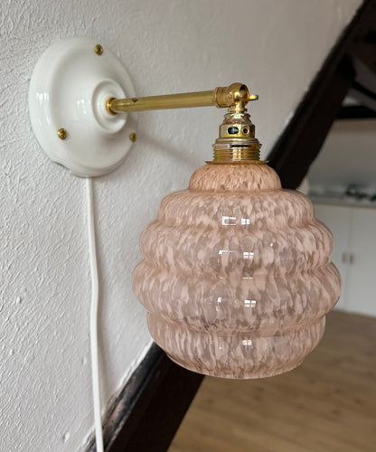1046 - Set van 2 - Vintage roze Clichy  Franse glazen wandlampen