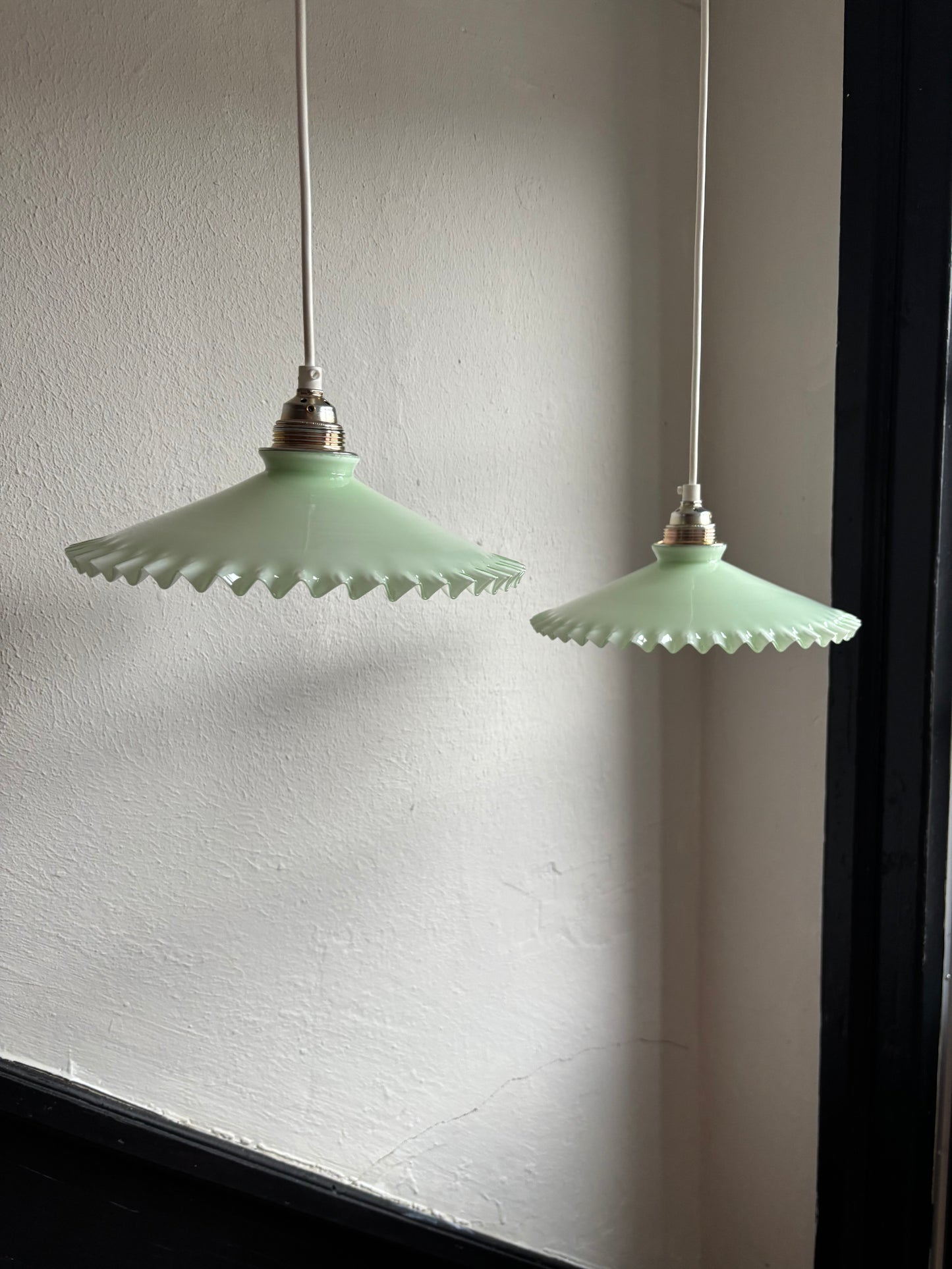 836/923 - Set van 2 - Vintage groene opaline melkglazen 'kartel' hanglampen