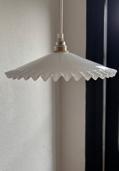816 - Vintage wit opaline melkglazen 'kartel' hanglamp