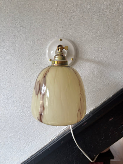 909 - Set van 2 - Vintage gele marmer Franse glazen wandlampen