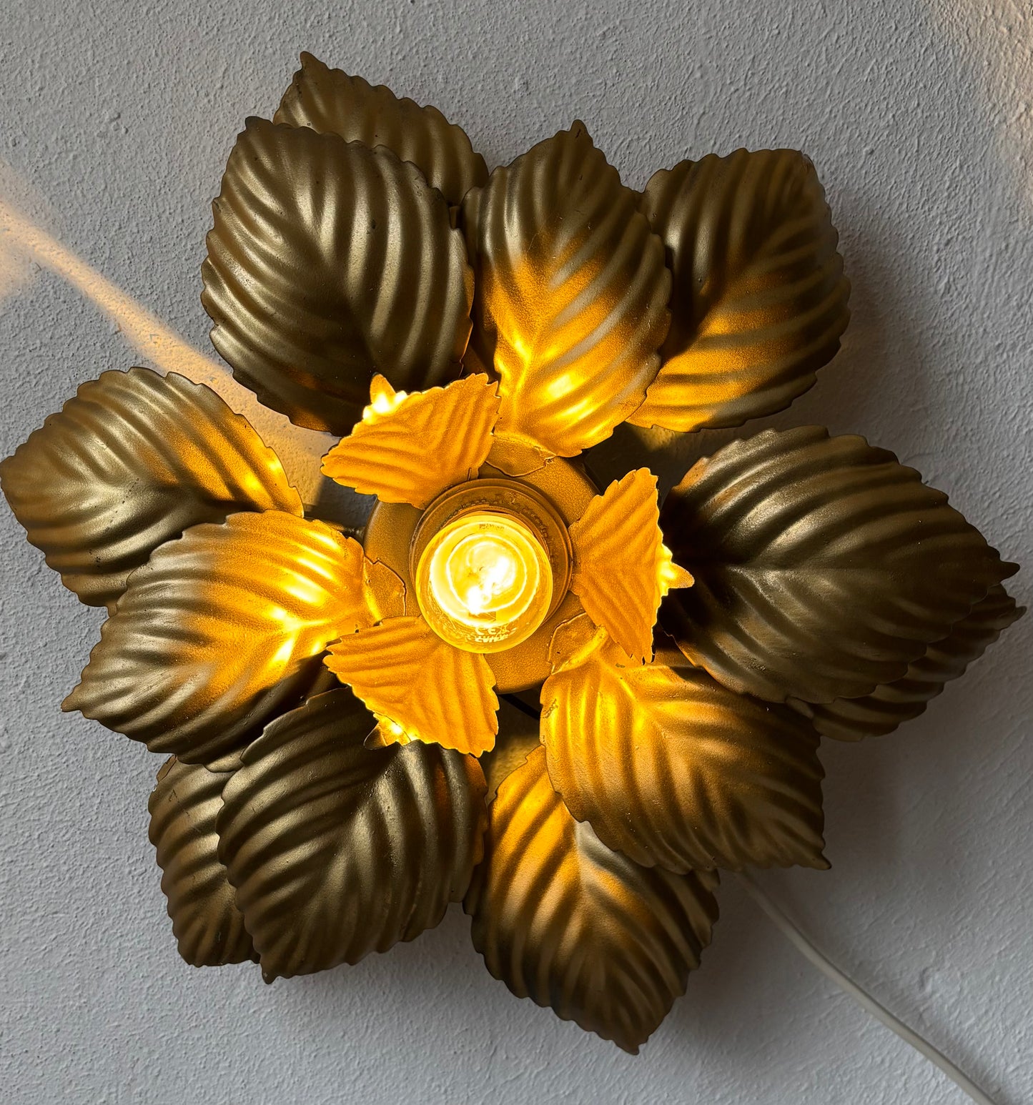 860 - Vintage gouden bloem plafonniere wandlamp bloem masca italy
