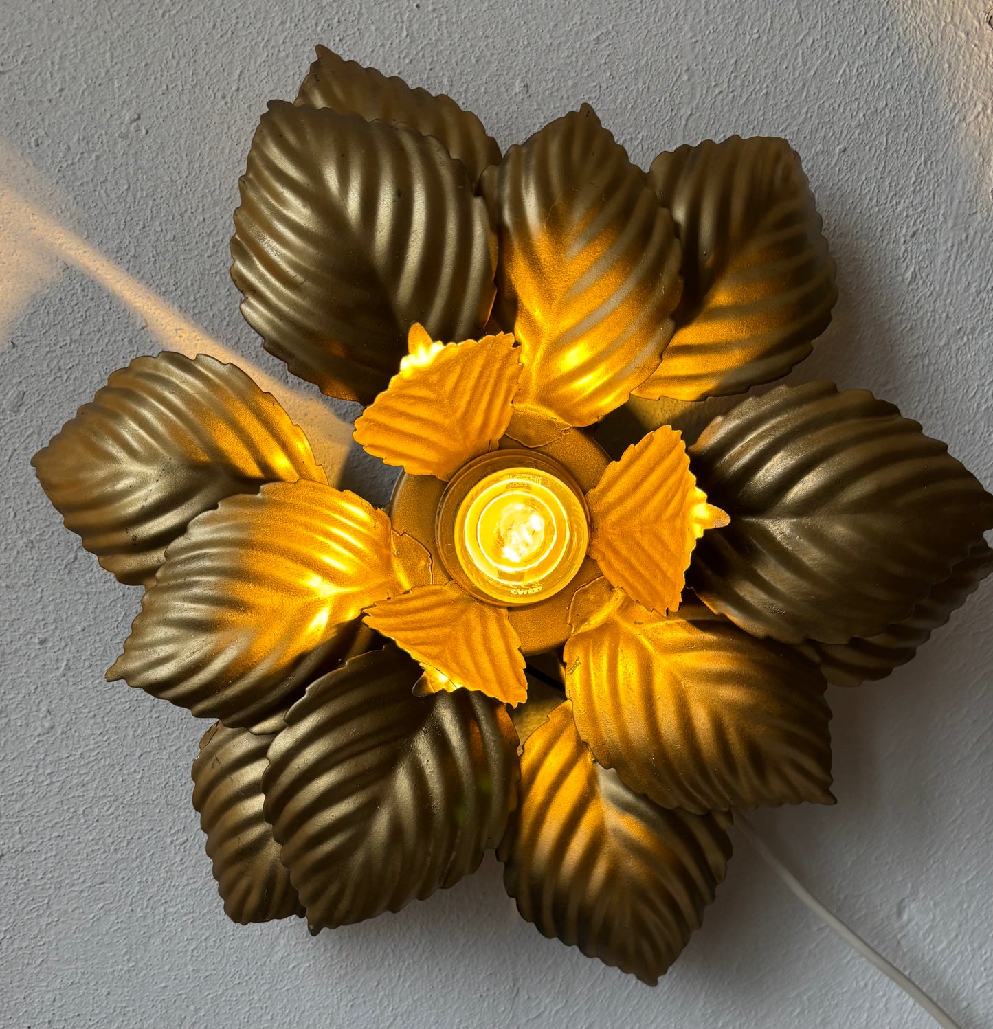 860 - Vintage gouden bloem plafonniere wandlamp bloem masca italy