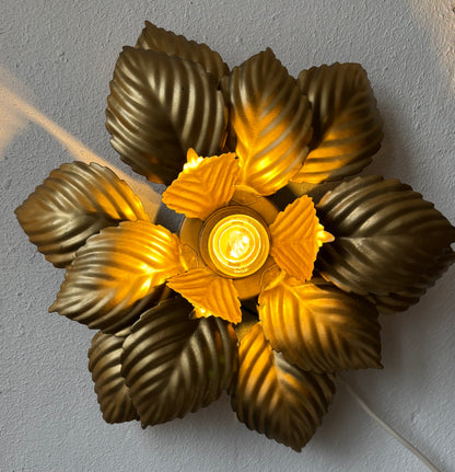 860 - Vintage gouden bloem plafonniere wandlamp bloem masca italy