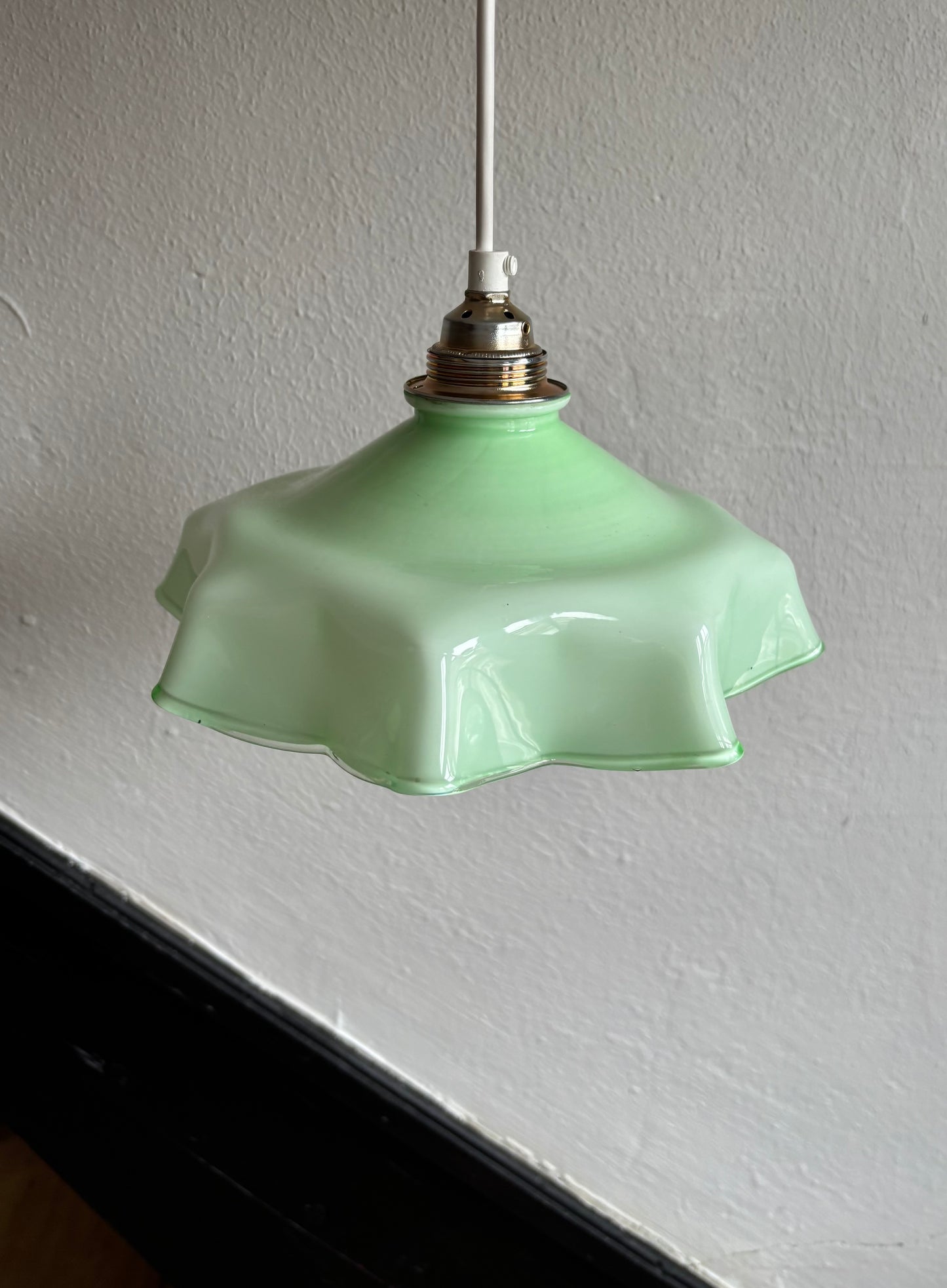 620 - Vintage groene opaline melkglazen 'bloem' hanglamp