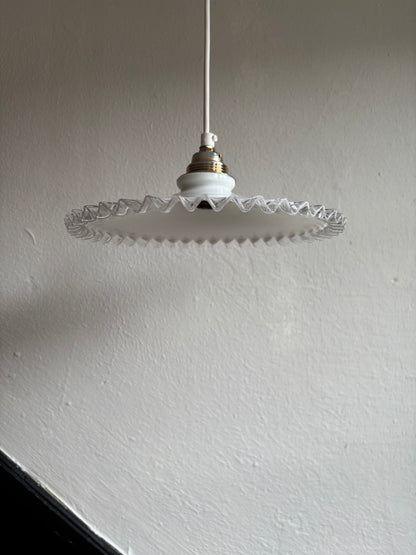 618 - Vintage opaline melkglazen 'kartel' hanglamp