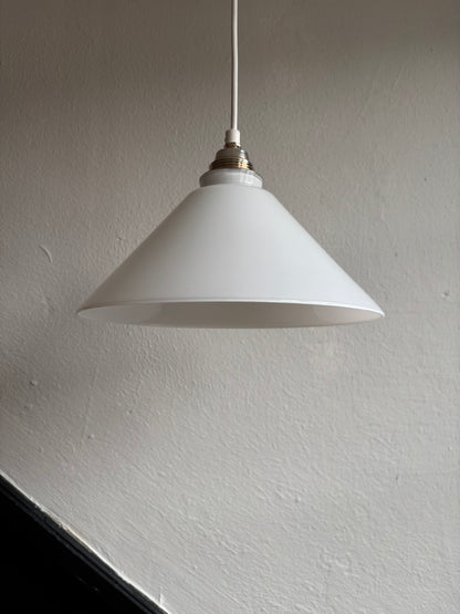 567/1 - Vintage opaline melkglazen 'driehoek' hanglamp
