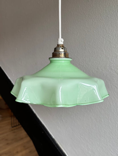 620 - Vintage groene opaline melkglazen 'bloem' hanglamp