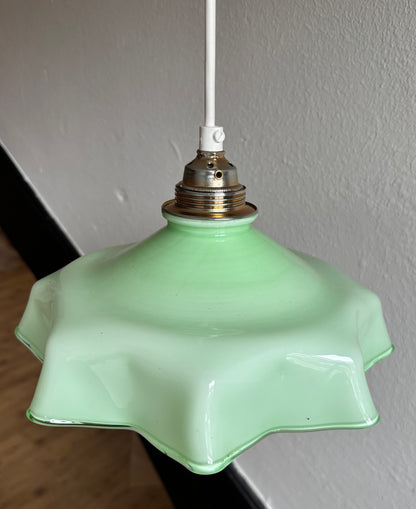 620 - Vintage groene opaline melkglazen 'bloem' hanglamp