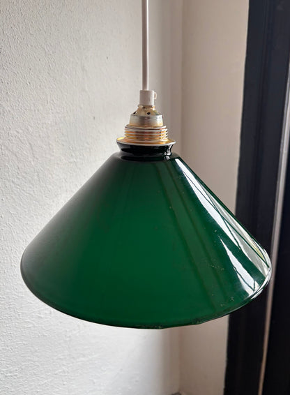 828 - Vintage groene opaline melkglazen 'driehoek' hanglamp