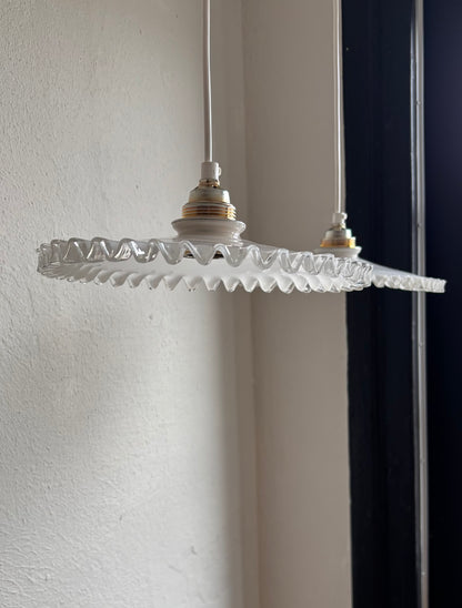 793 - Set van 2 - Vintage opaline melkglazen 'kartel' hanglampen
