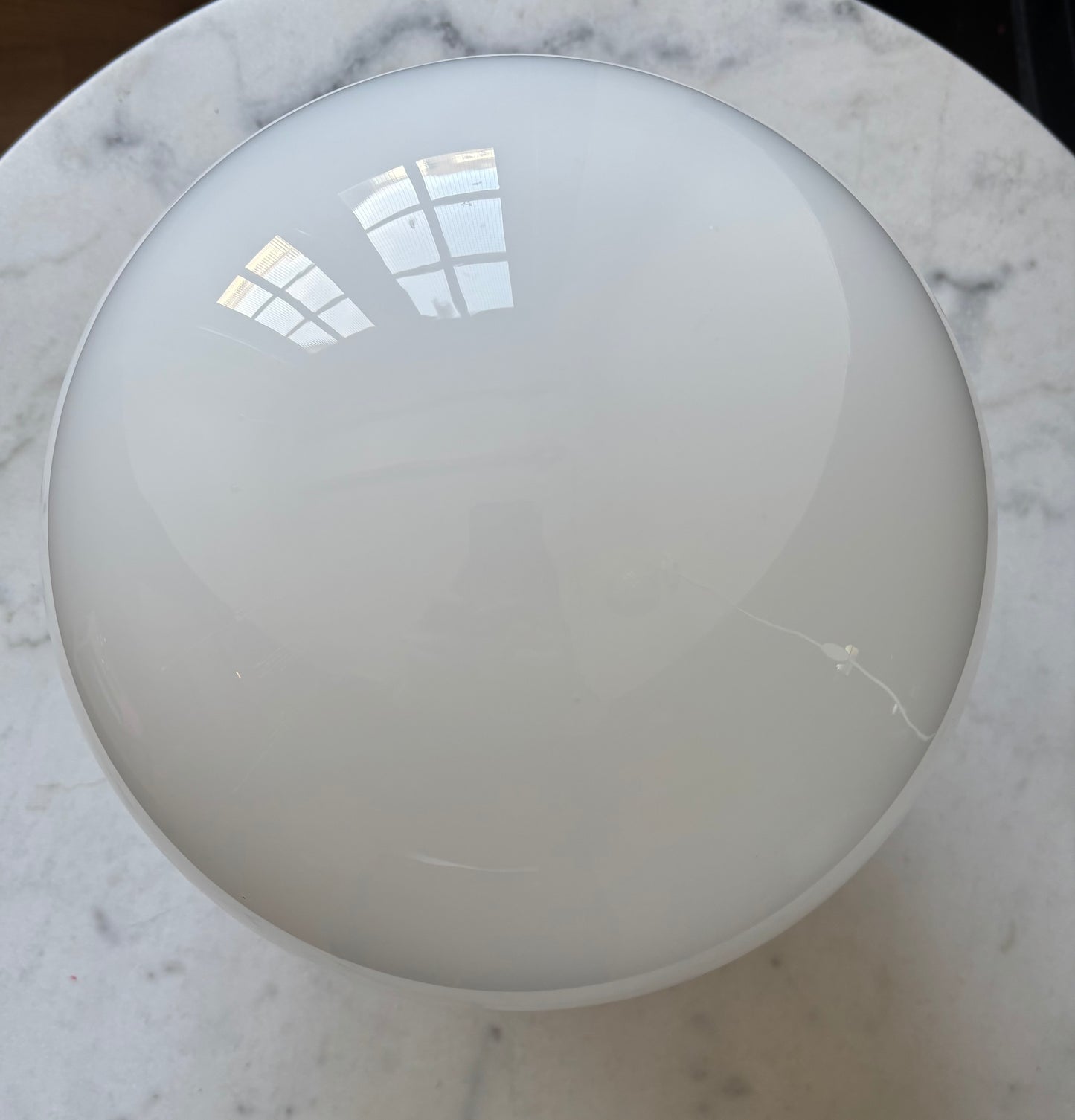 502 - Vintage globe schoollamp bollamp wit glas opaline plafoniere
