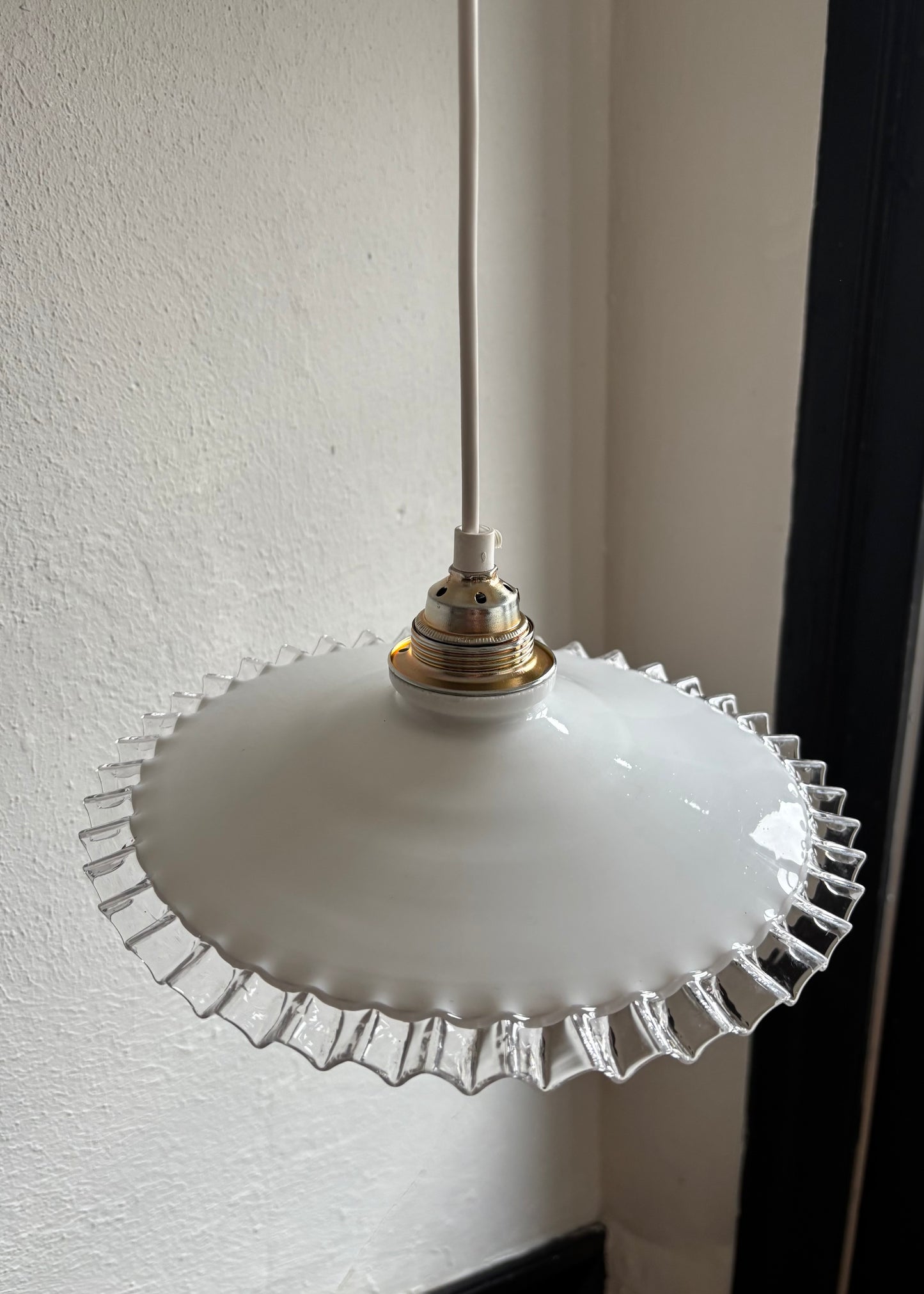 618 - Vintage opaline melkglazen 'kartel' hanglamp
