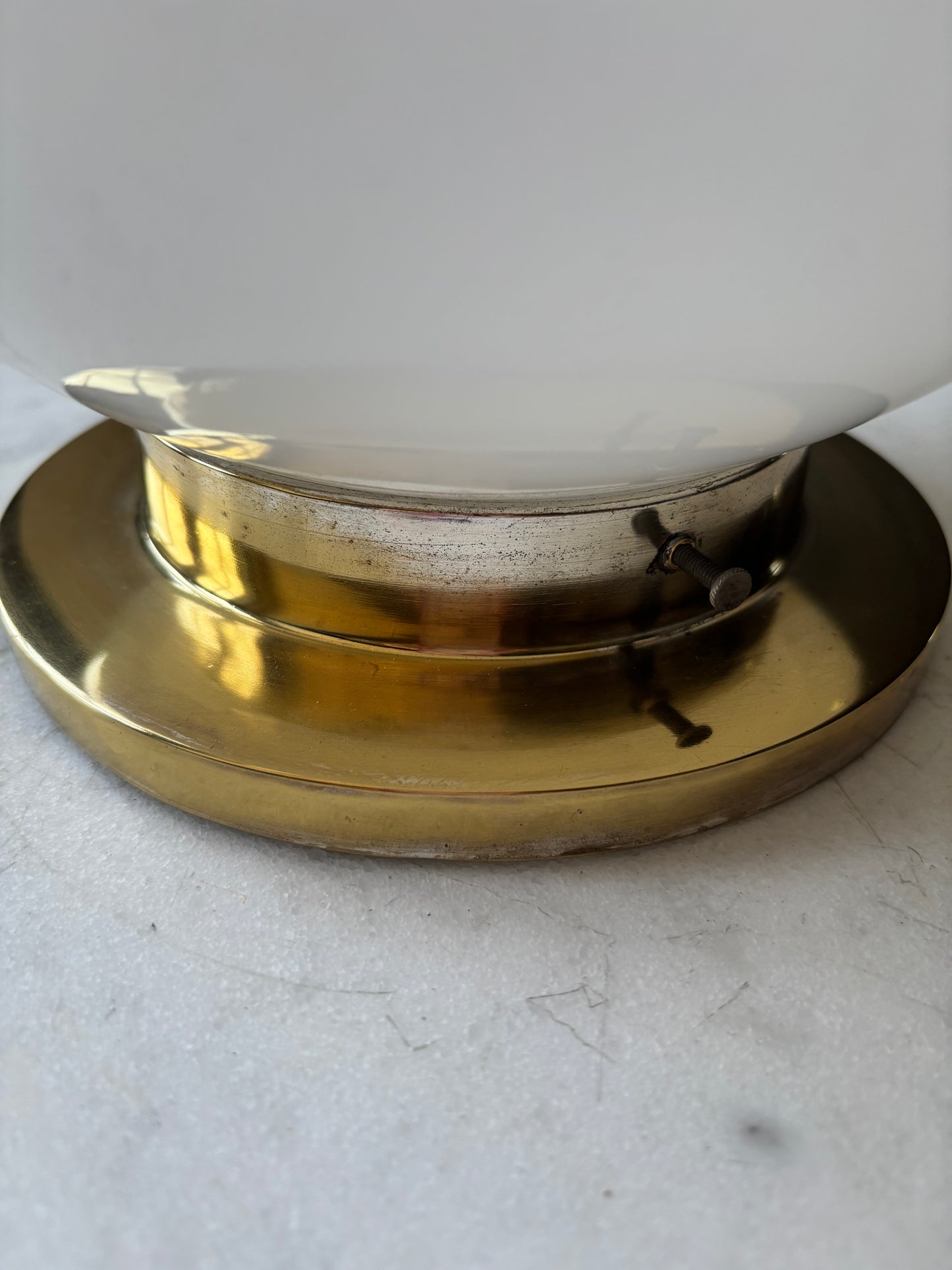 502 - Vintage globe schoollamp bollamp wit glas opaline plafoniere