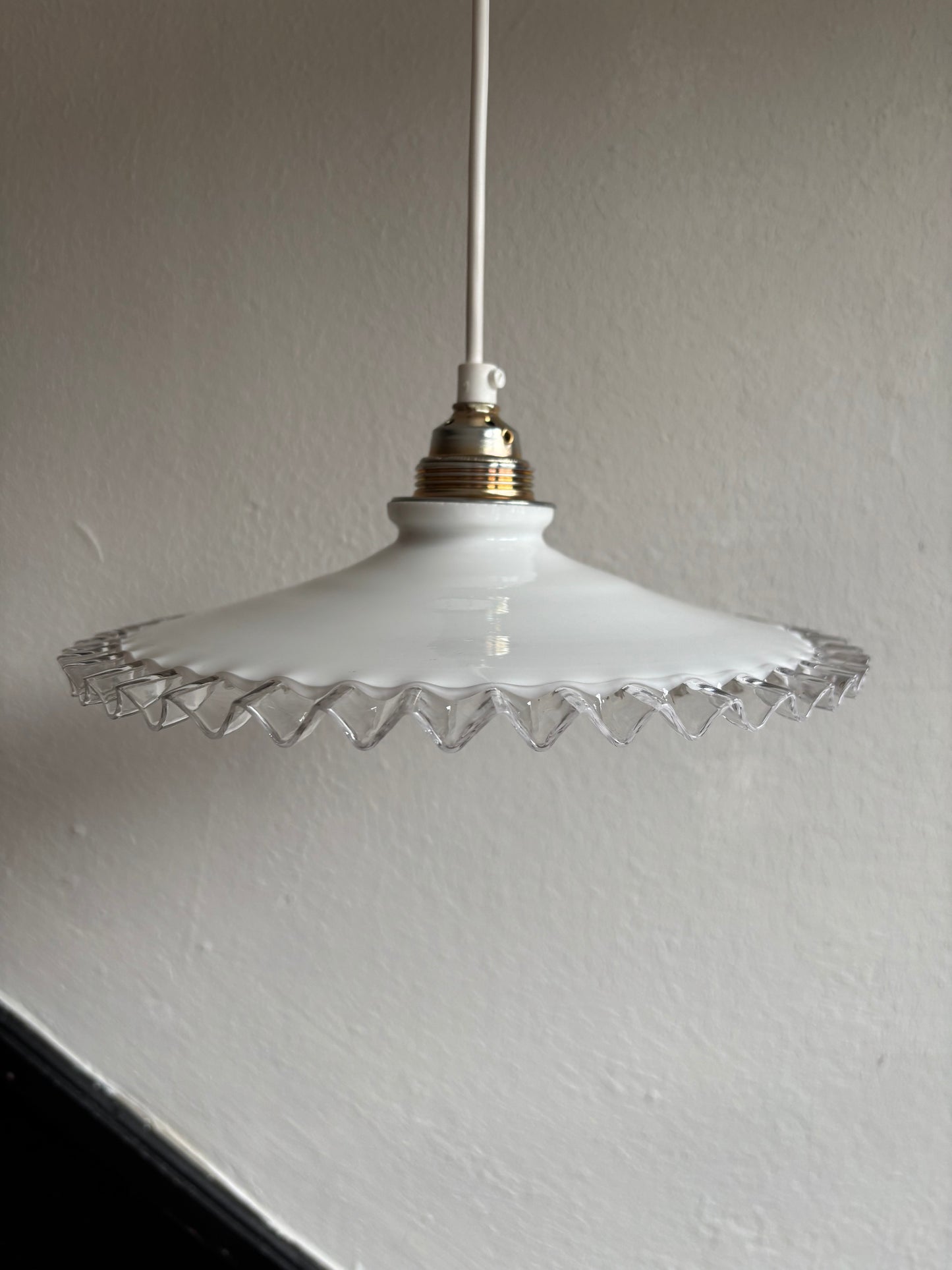618 - Vintage opaline melkglazen 'kartel' hanglamp