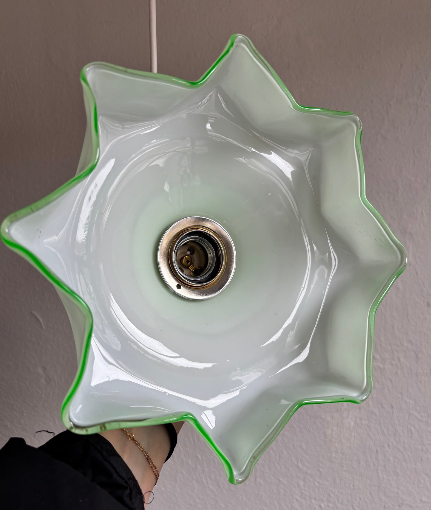 620 - Vintage groene opaline melkglazen 'bloem' hanglamp