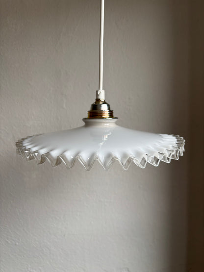 793 - Set van 2 - Vintage opaline melkglazen 'kartel' hanglampen