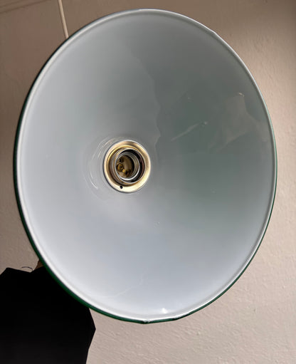 828 - Vintage groene opaline melkglazen 'driehoek' hanglamp