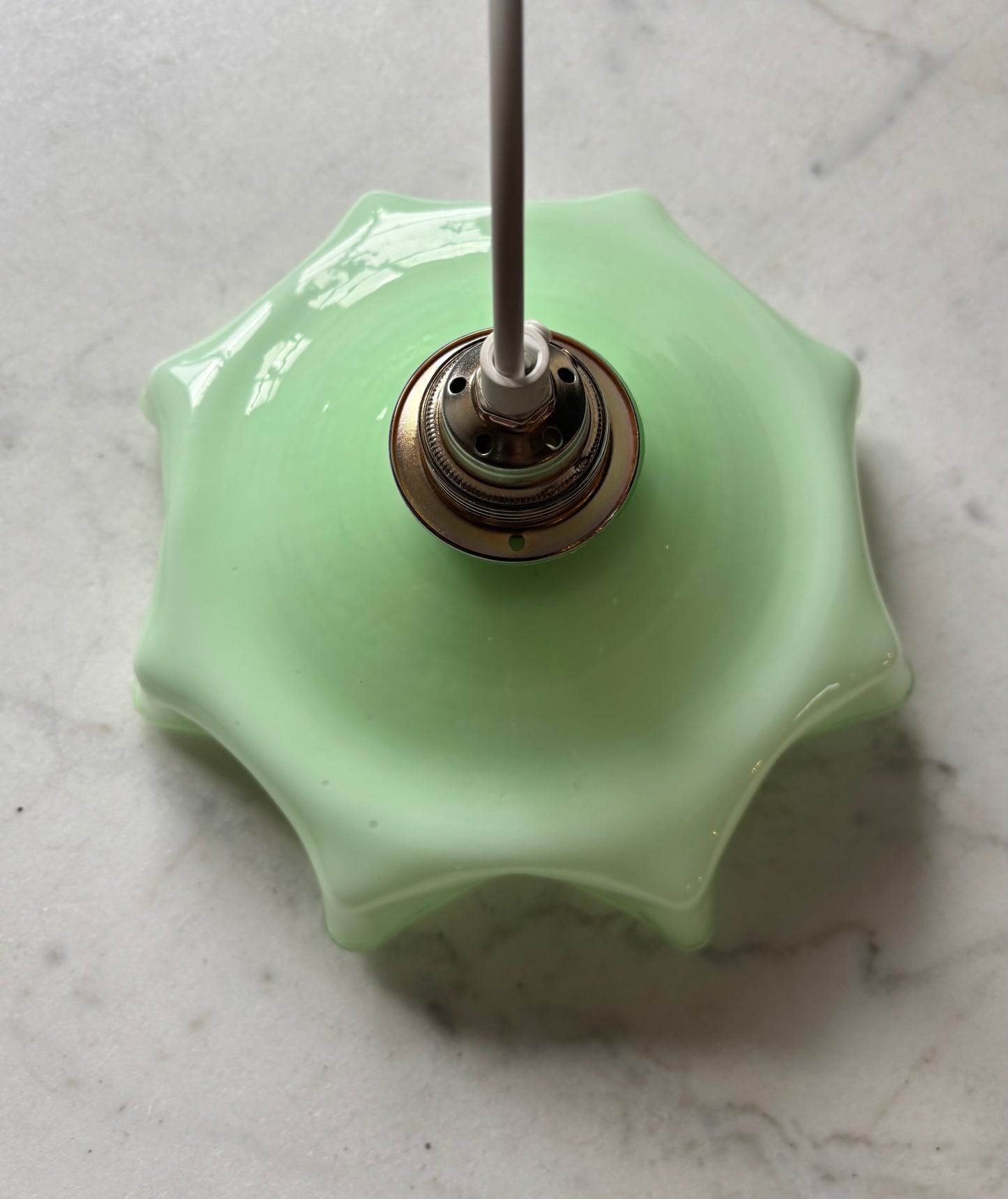 620 - Vintage groene opaline melkglazen 'bloem' hanglamp