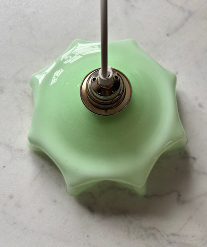 620 - Vintage groene opaline melkglazen 'bloem' hanglamp