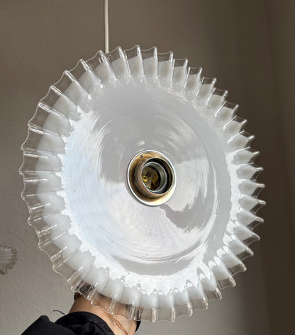793 - Set van 2 - Vintage opaline melkglazen 'kartel' hanglampen