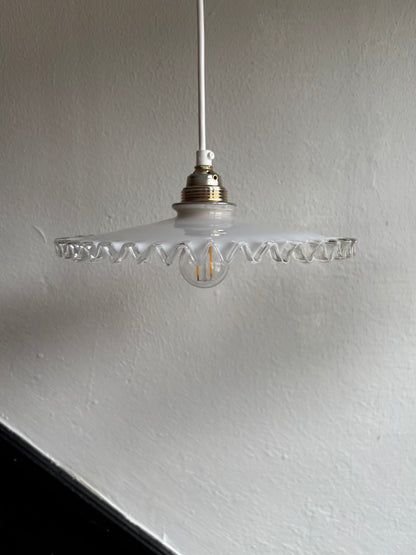 793 - Set van 2 - Vintage opaline melkglazen 'kartel' hanglampen