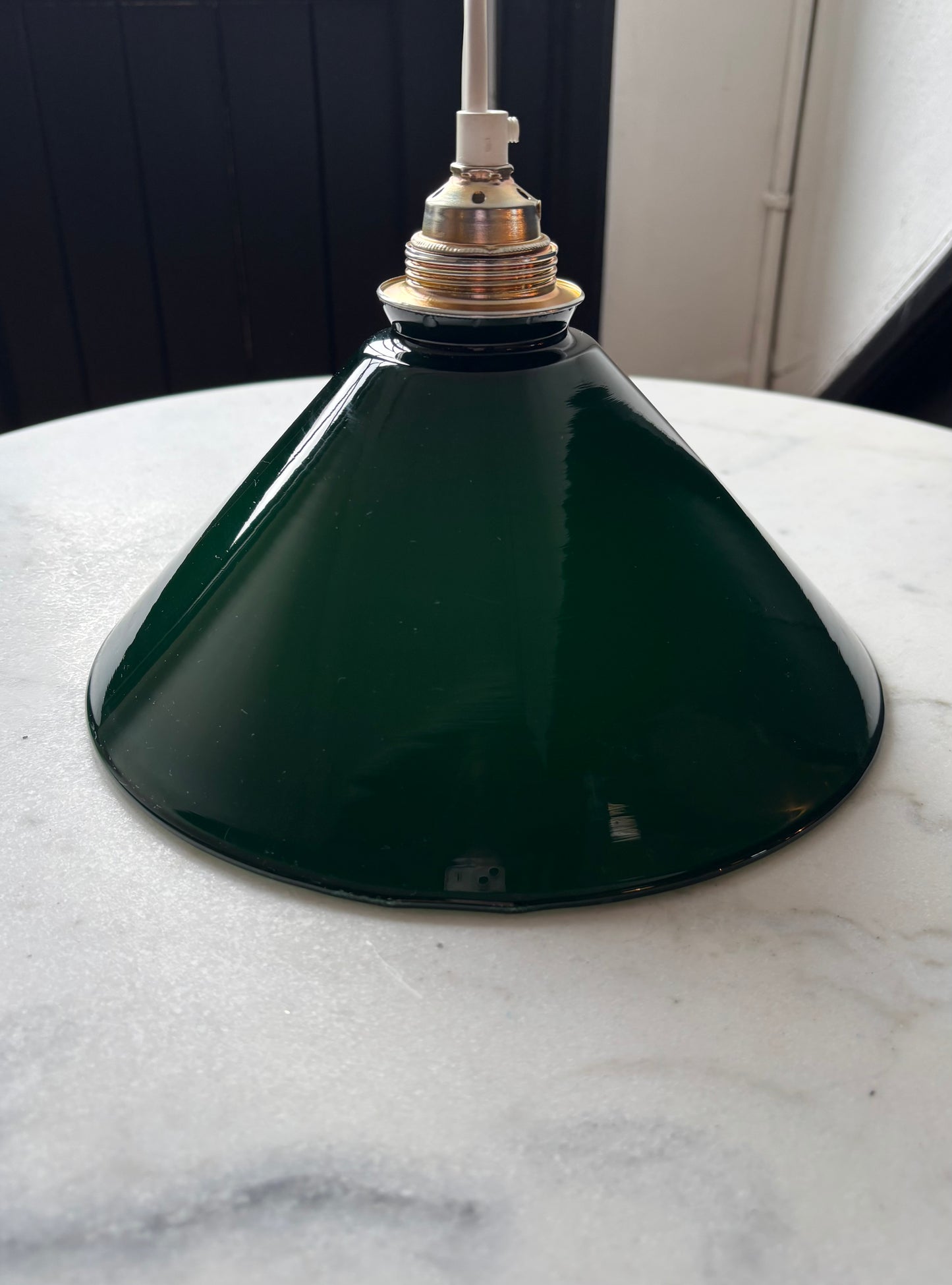 828 - Vintage groene opaline melkglazen 'driehoek' hanglamp