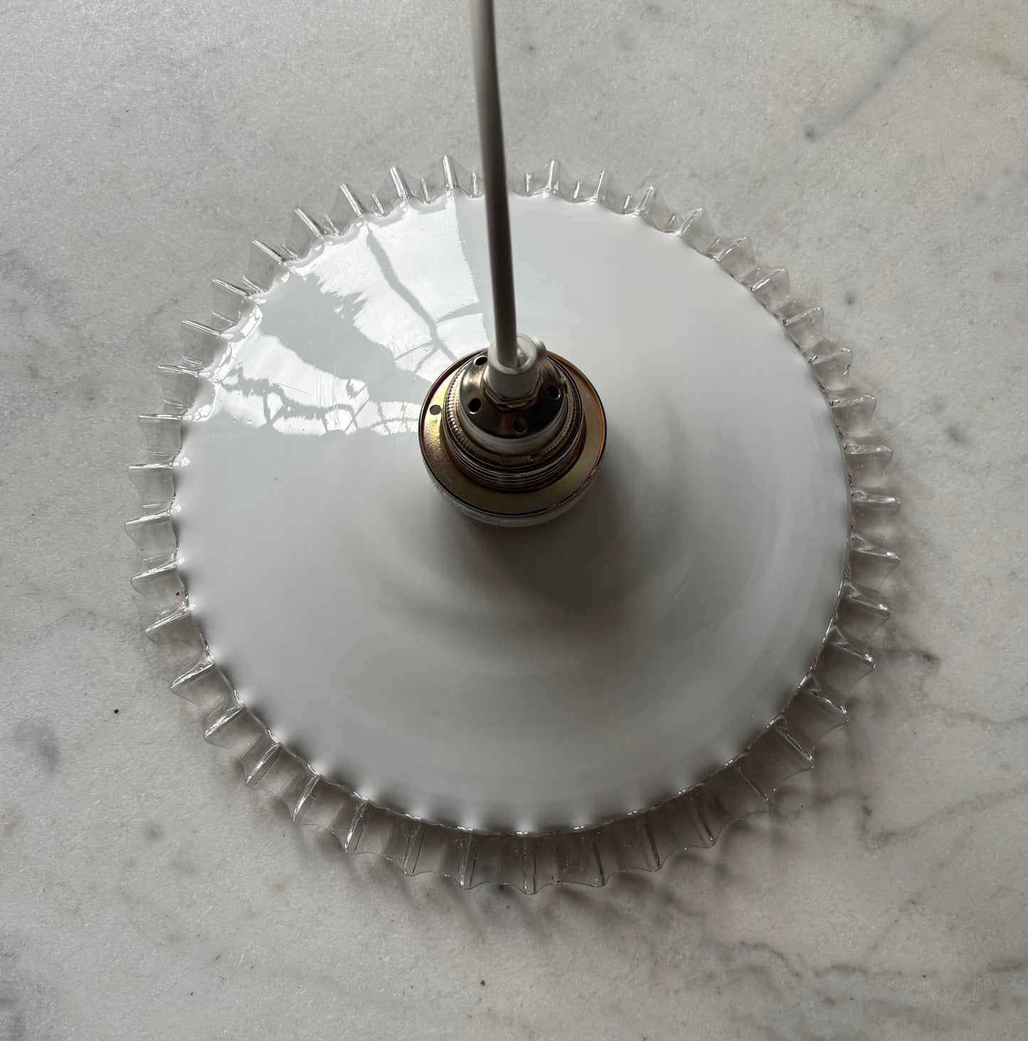 618 - Vintage opaline melkglazen 'kartel' hanglamp